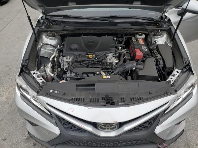 JTNB11HKXJ3023556 - 2018 TOYOTA CAMRY L SILVER photo 11