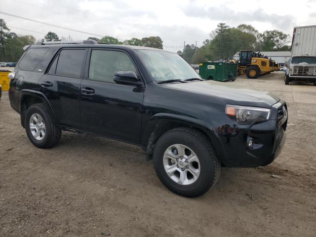 JTEEU5JR4P5302677 - 2023 TOYOTA 4RUNNER SR5 BLACK photo 4