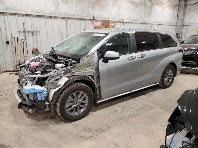 5TDYRKEC9NS081950 - 2022 TOYOTA SIENNA XLE SILVER photo 1