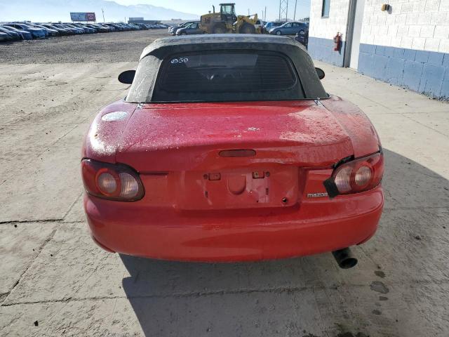JM1NB353310217256 - 2001 MAZDA MX-5 MIATA BASE RED photo 6
