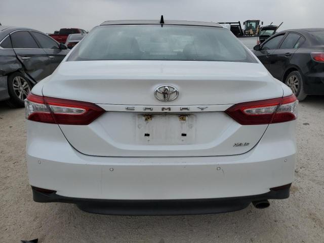 4T1B11HK1JU033466 - 2018 TOYOTA CAMRY L WHITE photo 6