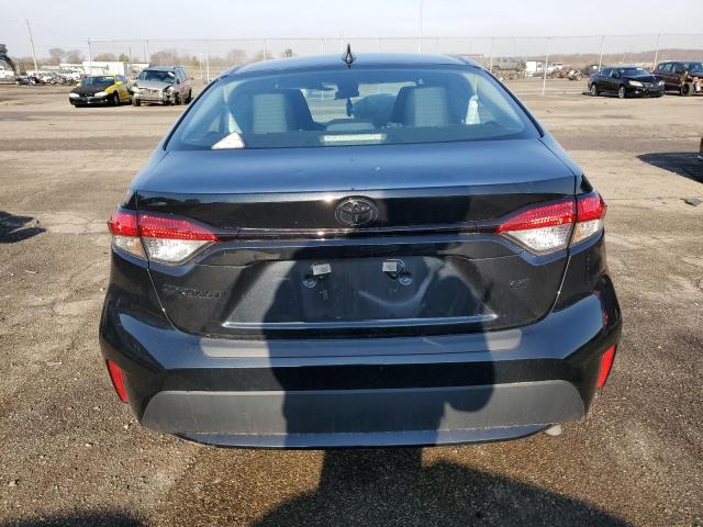 5YFEPMAE2NP318833 - 2022 TOYOTA COROLLA LE BLACK photo 6