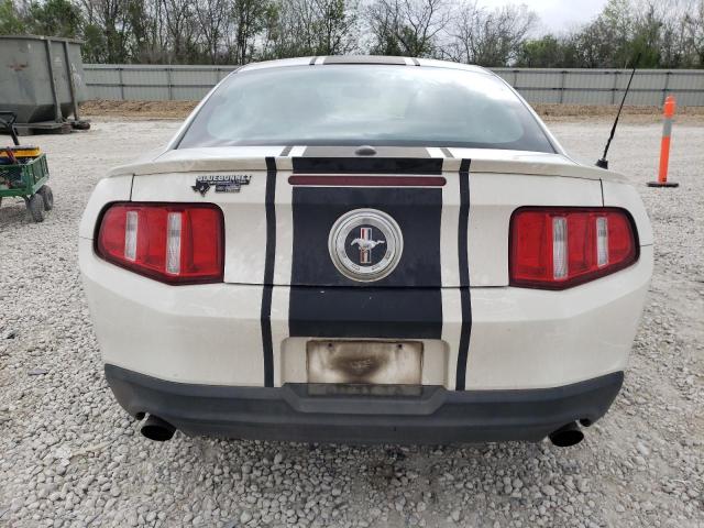 1ZVBP8AM6B5120702 - 2011 FORD MUSTANG WHITE photo 6