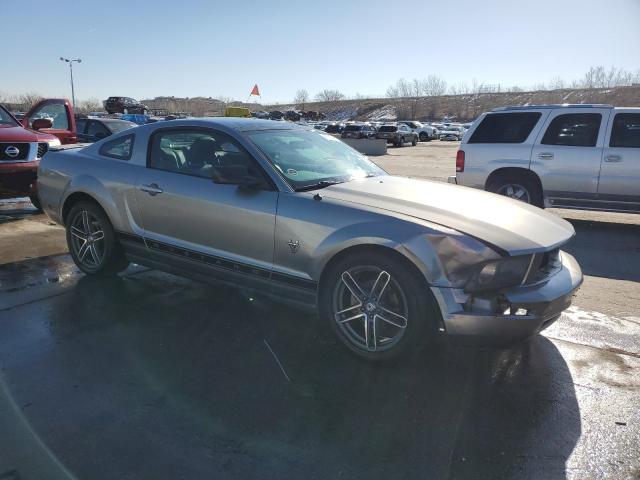 1ZVHT80N395100062 - 2009 FORD MUSTANG GRAY photo 4