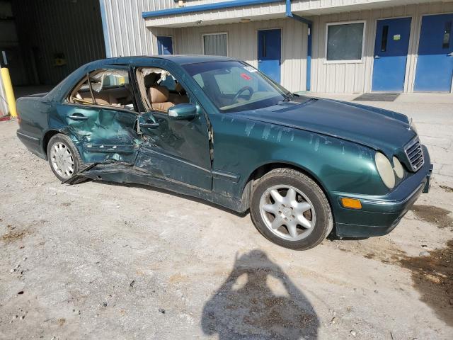 WDBJF65J81B201396 - 2001 MERCEDES-BENZ E 320 GREEN photo 4