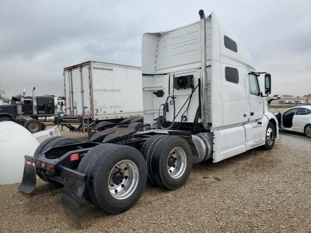 4V4NC9EH7LN244448 - 2020 VOLVO VN VNL WHITE photo 4