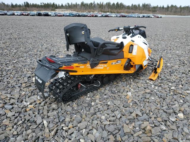 2PSMNHB1HV000114 - 2017 SKI DOO RENEGADE ORANGE photo 4