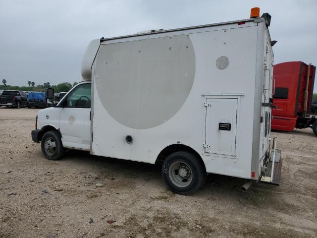 1GBJG31U371250263 - 2007 CHEVROLET EXPRESS G3 WHITE photo 2