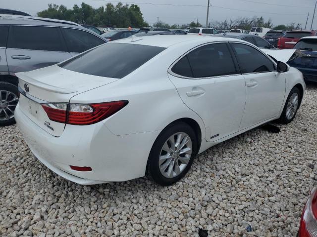 JTHBW1GG8D2026631 - 2013 LEXUS ES 300H WHITE photo 3