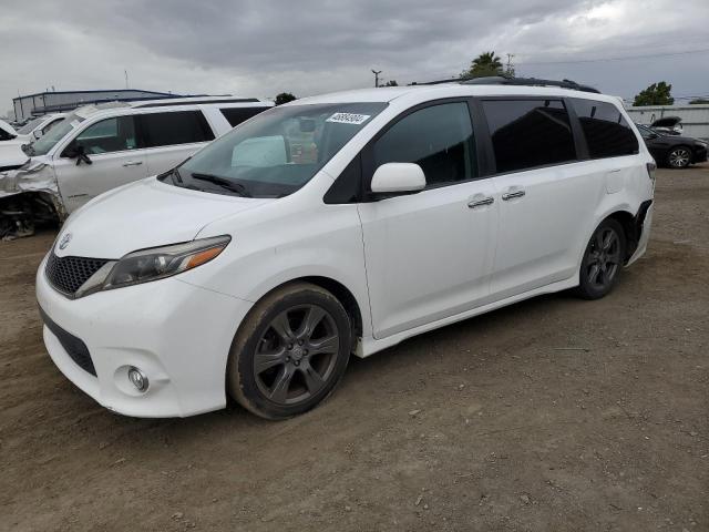 5TDXZ3DC4HS870692 - 2017 TOYOTA SIENNA SE WHITE photo 1