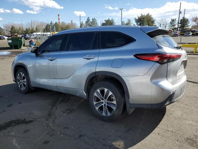5TDGZRBH0NS565185 - 2022 TOYOTA HIGHLANDER XLE 银色 照片 2