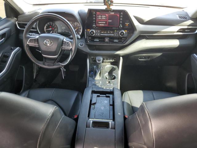 5TDGZRBH0NS565185 - 2022 TOYOTA HIGHLANDER XLE 银色 照片 8