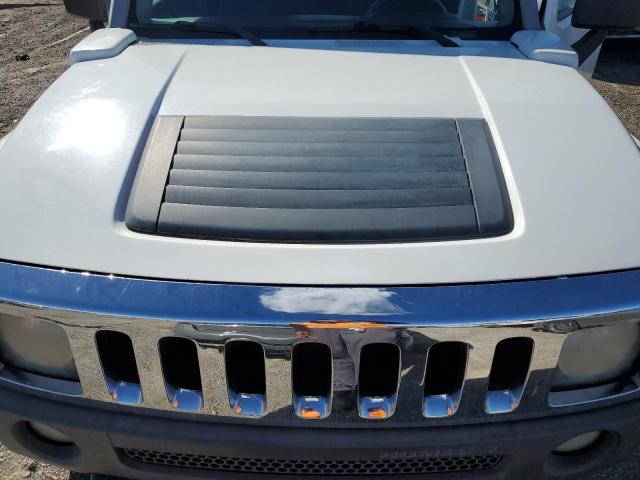 5GTDN136X68101896 - 2006 HUMMER H3 WHITE photo 11