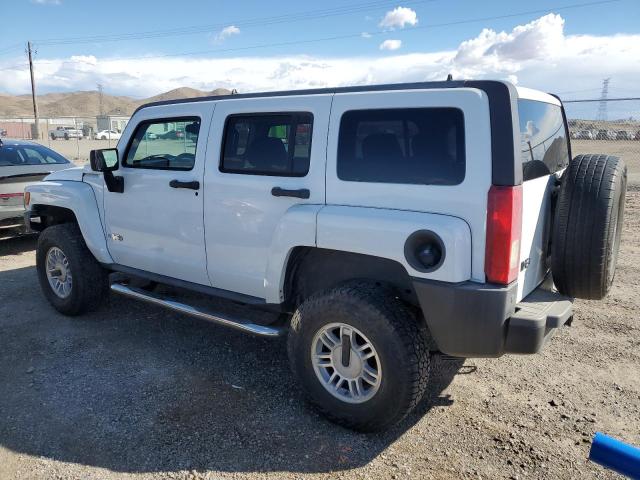 5GTDN136X68101896 - 2006 HUMMER H3 WHITE photo 2