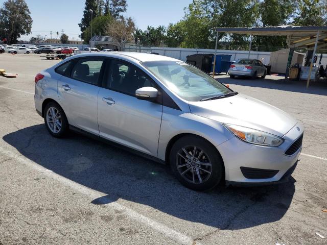 1FADP3F22FL276586 - 2015 FORD FOCUS SE SILVER photo 4