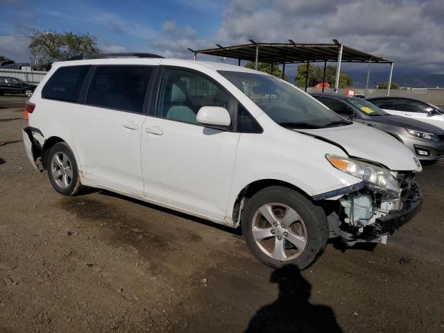 5TDKK3DCXFS629893 - 2015 TOYOTA SIENNA LE WHITE photo 4