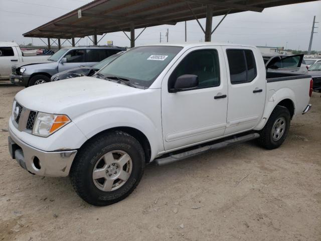 1N6AD07UX5C420305 - 2005 NISSAN FRONTIER CREW CAB LE WHITE photo 1