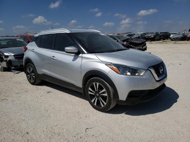 3N1CP5CU7JL527156 - 2018 NISSAN KICKS S SILVER photo 4