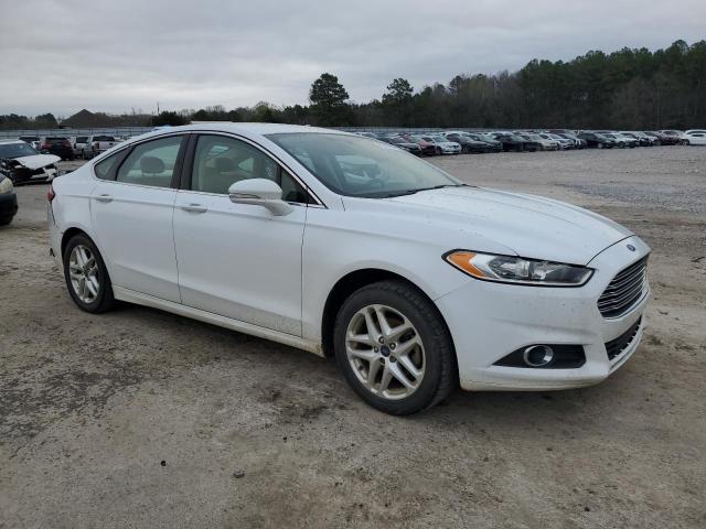 1FA6P0HD5F5129463 - 2015 FORD FUSION SE WHITE photo 4