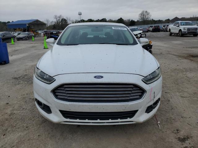 1FA6P0HD5F5129463 - 2015 FORD FUSION SE WHITE photo 5