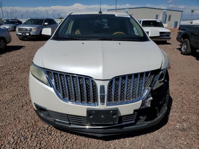 2LMDJ6JK3BBJ08910 - 2011 LINCOLN MKX WHITE photo 5