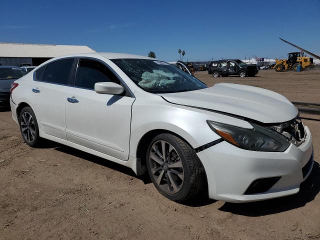 1N4AL3AP1GN334064 - 2016 NISSAN ALTIMA 2.5 WHITE photo 4