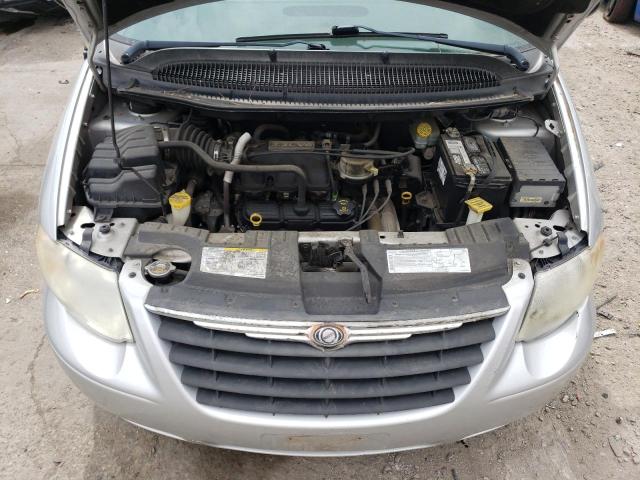 2C4GP44RX5R178764 - 2005 CHRYSLER TOWN & COU LX SILVER photo 12