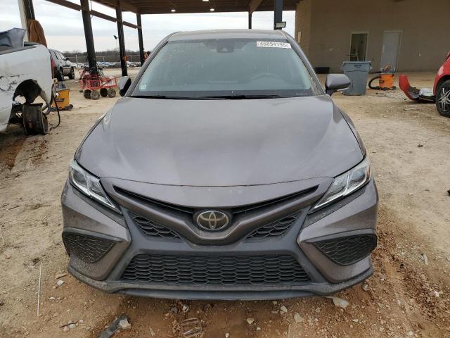 4T1G11AK5PU099558 - 2023 TOYOTA CAMRY SE NIGHT SHADE GRAY photo 5
