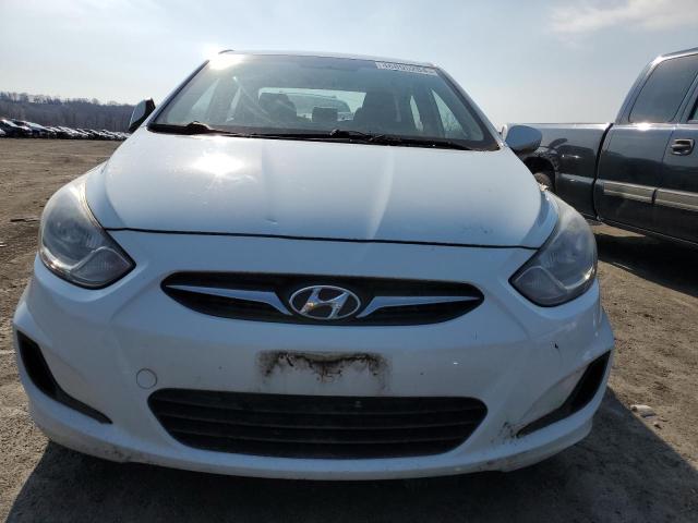 KMHCT4AE4DU278786 - 2013 HYUNDAI ACCENT GLS WHITE photo 5