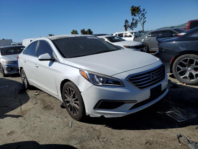 5NPE24AF8GH304555 - 2016 HYUNDAI SONATA SE WHITE photo 4