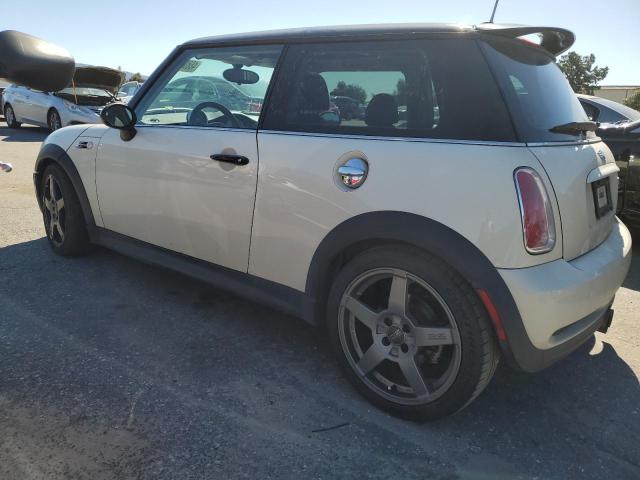 WMWRE33586TL20673 - 2006 MINI COOPER S WHITE photo 2