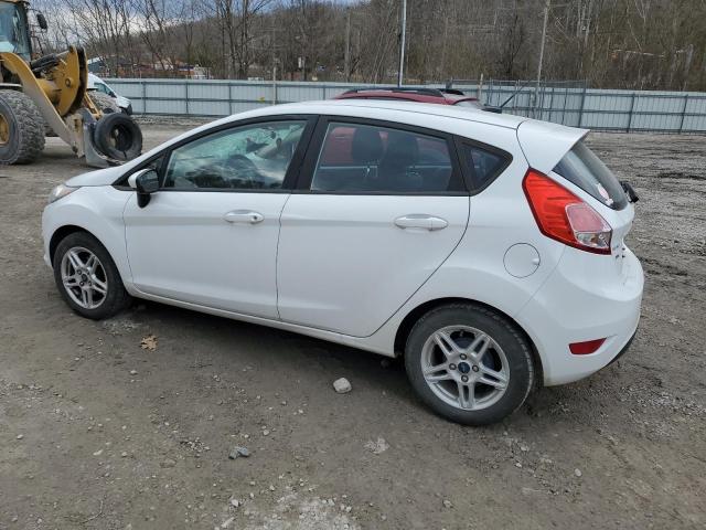 3FADP4EJ0JM127566 - 2018 FORD FIESTA SE WHITE photo 2