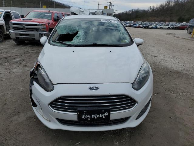3FADP4EJ0JM127566 - 2018 FORD FIESTA SE WHITE photo 5