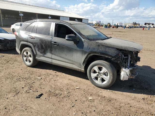 2T3W1RFV1MC104188 - 2021 TOYOTA RAV4 XLE BLACK photo 4