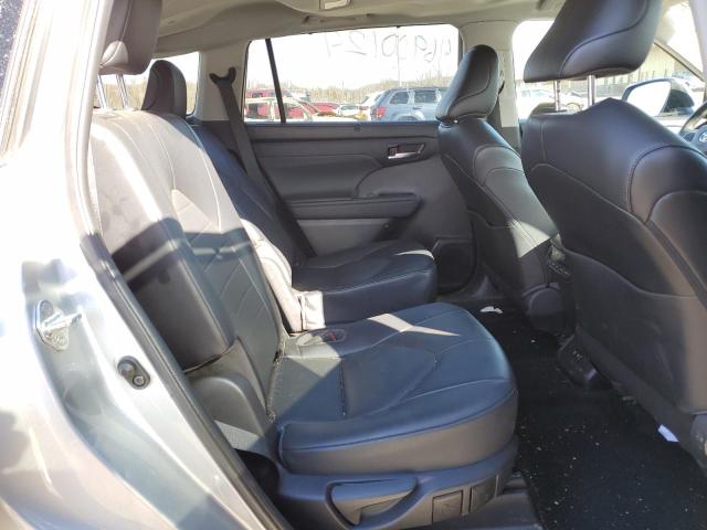 5TDHZRBH1MS157670 - 2021 TOYOTA HIGHLANDER XLE SILVER photo 11