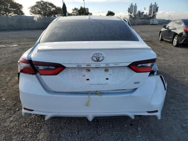 4T1T11AK7PU811048 - 2023 TOYOTA CAMRY SE NIGHT SHADE WHITE photo 6