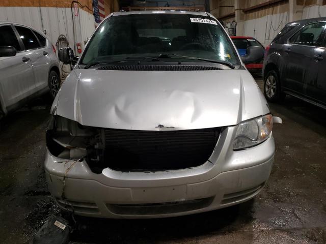 1C4GP45R45B250930 - 2005 CHRYSLER TOWN & COU ვერცხლისფერი ფოტო 5