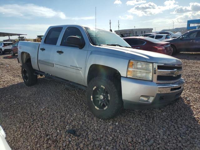 3GCPKSE32BG390833 - 2011 CHEVROLET SILVERADO K1500 LT SILVER photo 4