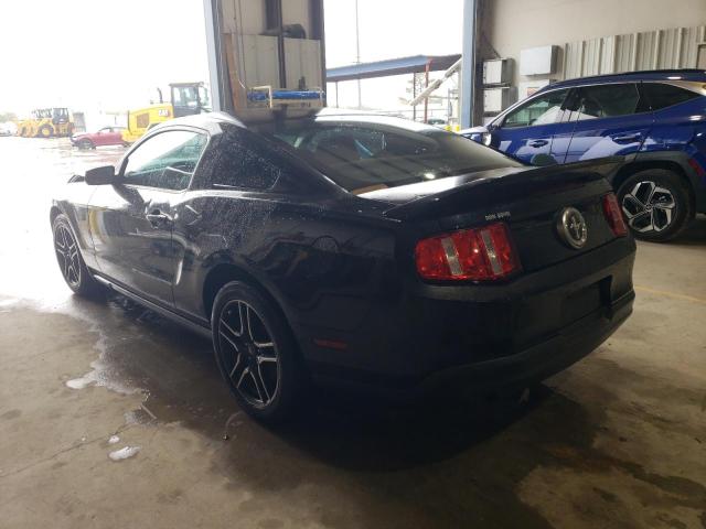 1ZVBP8AM6C5253607 - 2012 FORD MUSTANG BLACK photo 2