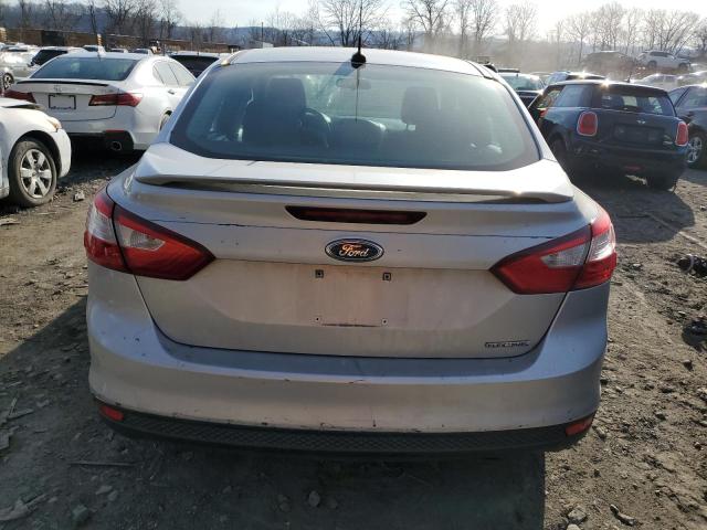 1FAHP3F20CL382578 - 2012 FORD FOCUS SE SILVER photo 6