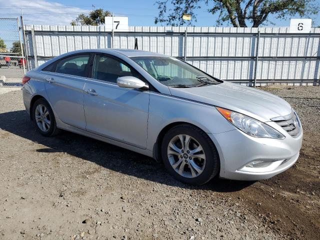 5NPEC4AC3BH162174 - 2011 HYUNDAI SONATA SE SILVER photo 4