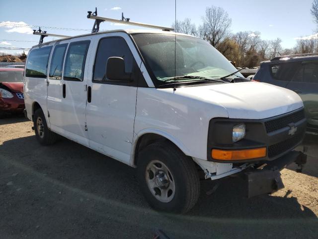 1GCFG15X051139130 - 2005 CHEVROLET EXPRESS G1 WHITE photo 4