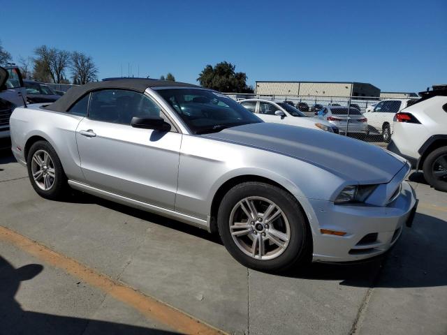 1ZVBP8EM7D5234401 - 2013 FORD MUSTANG SILVER photo 4