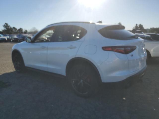 ZASPAKBN8K7C52001 - 2019 ALFA ROMEO STELVIO TI WHITE photo 2