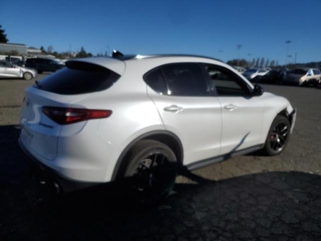 ZASPAKBN8K7C52001 - 2019 ALFA ROMEO STELVIO TI WHITE photo 3