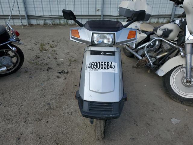 3H1HF031X5D000190 - 2005 HONDA CH80 SILVER photo 2