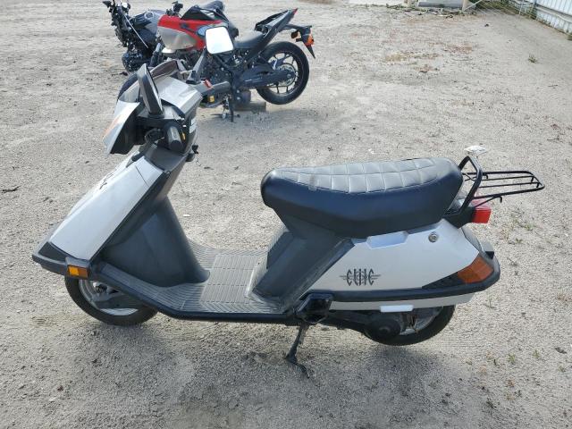 3H1HF031X5D000190 - 2005 HONDA CH80 SILVER photo 3