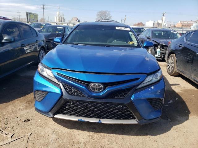 4T1B61HK1JU021710 - 2018 TOYOTA CAMRY XSE BLUE photo 5