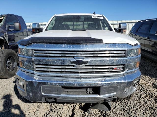 1GC1KWEG4HF116091 - 2017 CHEVROLET SILVERADO K2500 HEAVY DUTY LTZ WHITE photo 5