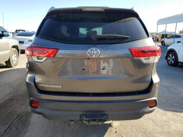 5TDZZRFH7JS259890 - 2018 TOYOTA HIGHLANDER LE GRAY photo 6